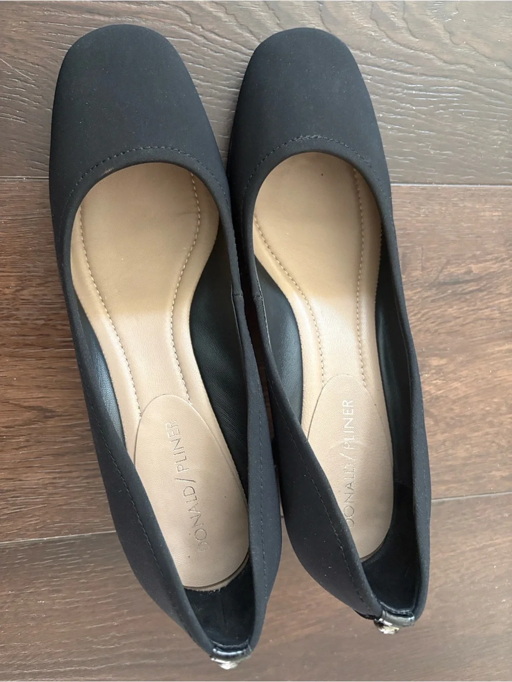 Women's Donald/Pliner Black Round-Toe Block Heel Pumps Size 6.5